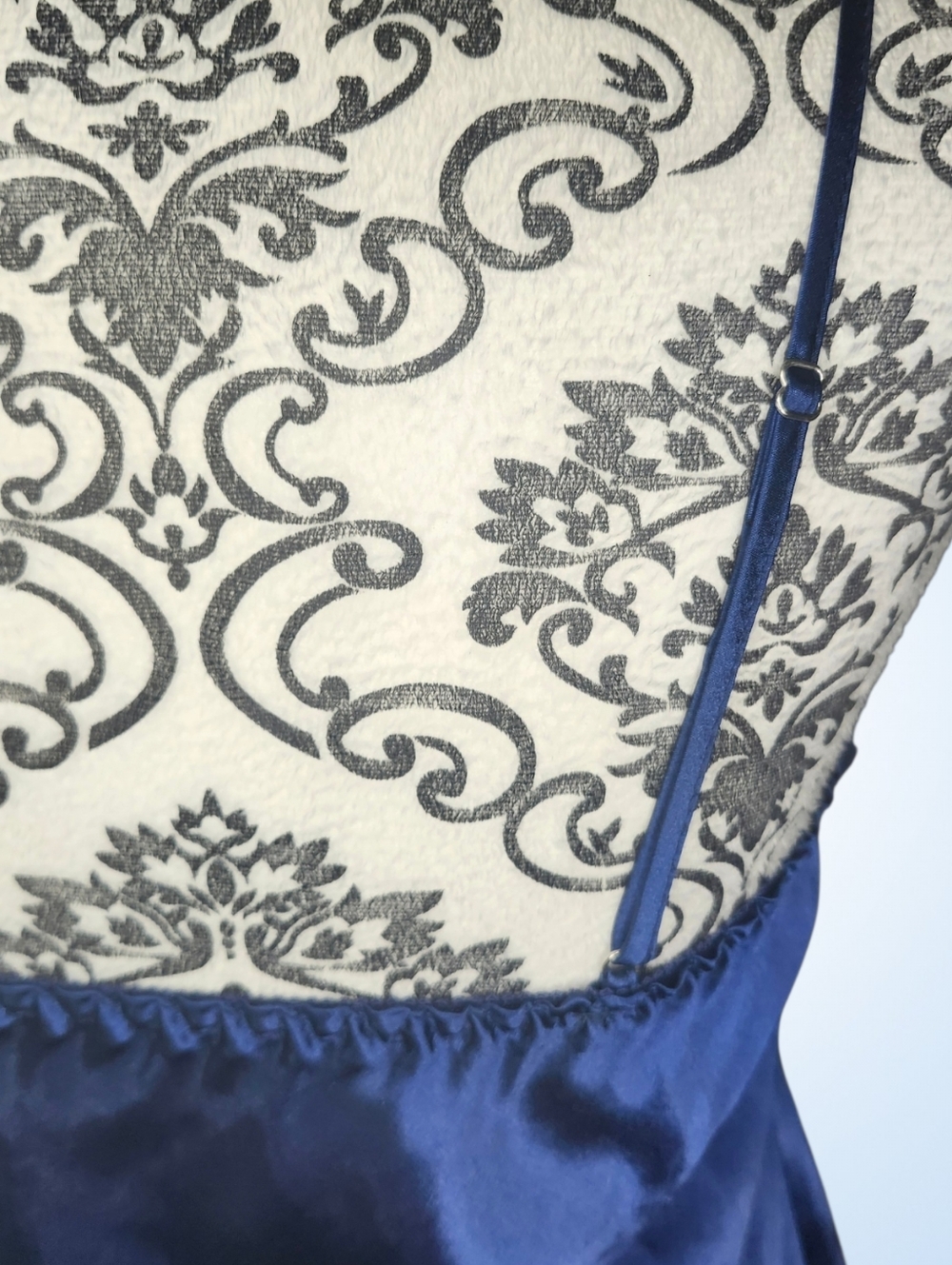 UNKNOWN Navy Satin Lace Cami Top - Large - Picture 6 of 6